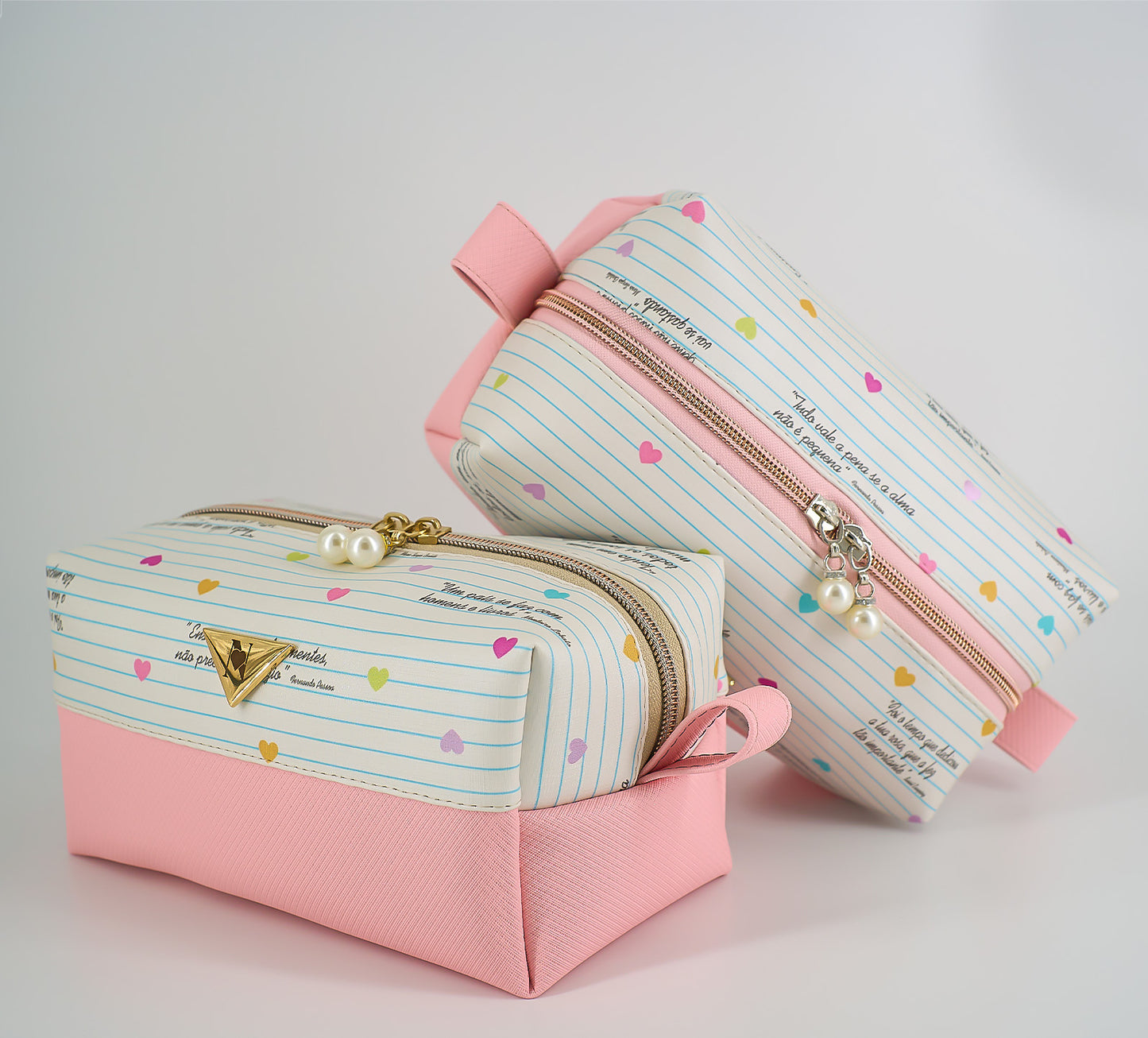 Organizer-Etui, von vorne und von der Seite fotografiert. 